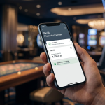 Profesjonalna wizualizacja cyfrowych płatności w kasynie online, smartfon z logotypem e-portfela na tle nowoczesnej architektury finansowej